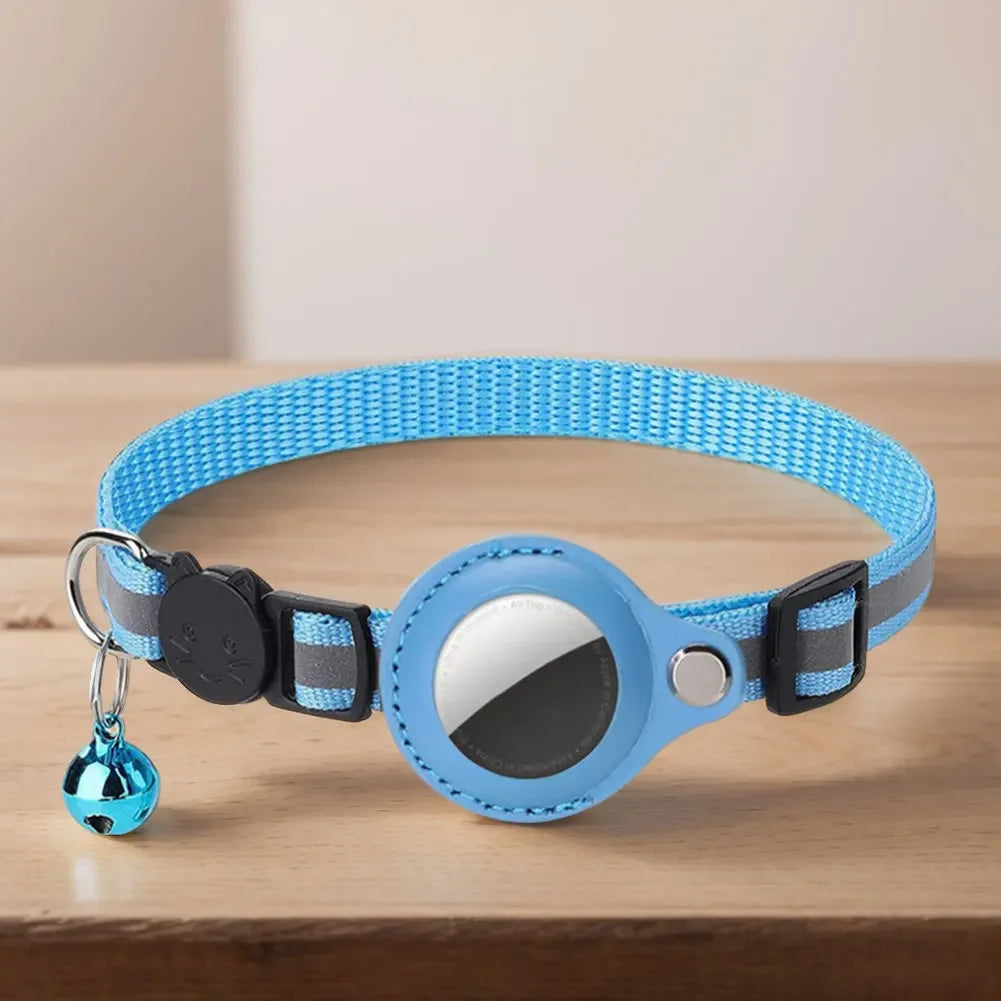 Reflective Cat Collar with Apple Air-Tag Holder Adjustable and Stylish Design for Kitten Safety.