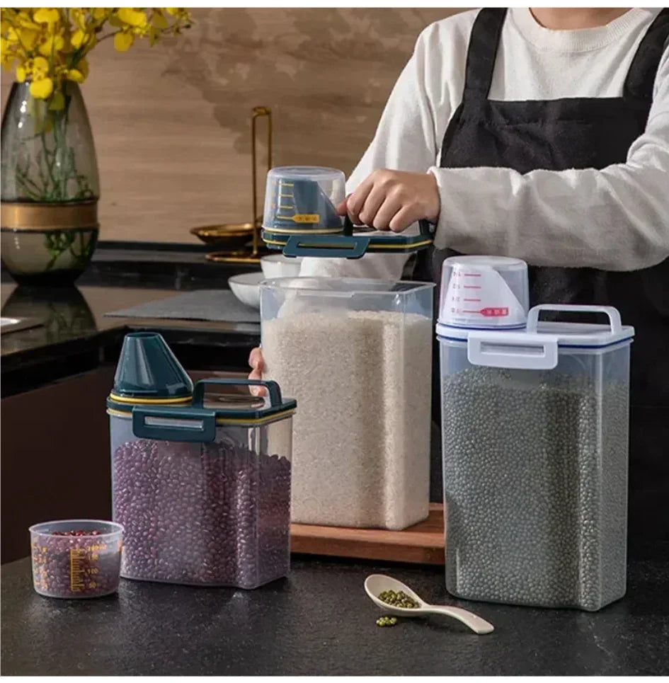 Pet Food Plastic Storage Container with Measuring Cup.
