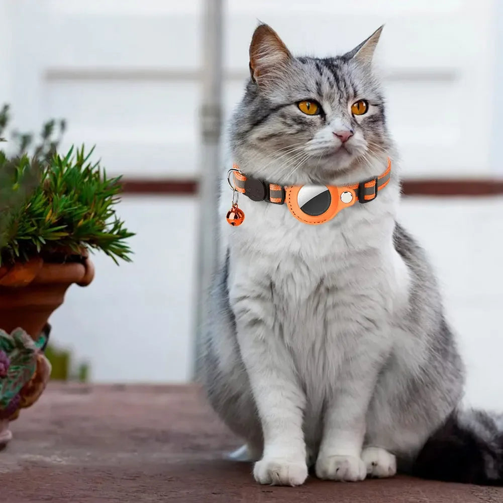 Reflective Cat Collar with Apple Air-Tag Holder Adjustable and Stylish Design for Kitten Safety.