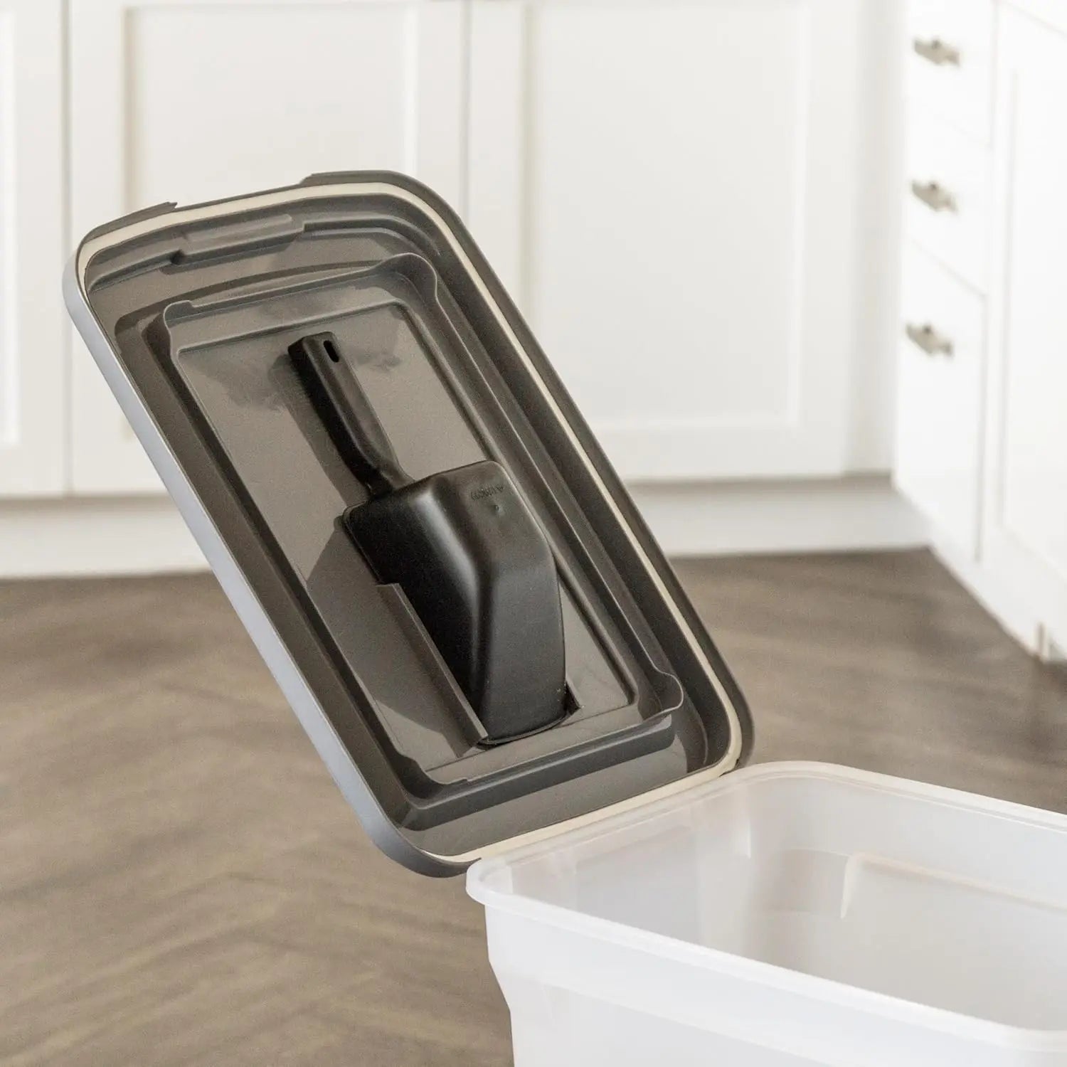 Dog Food Storage Container 40 lbs, Attachable Wheels & Scoop.